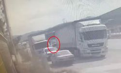 Bursa-Yalova karayolunda feci kaza: TIR'ın altına giren otomobildeki 2 kişi hayatını kaybetti