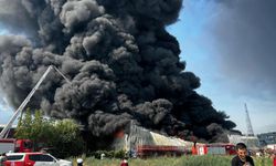 Bursa'da fabrika yangını: İtfaiye ve emniyet ekipleri müdahalede