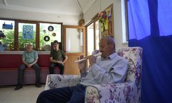 Doğuştan görme engelli İdris amca duygularını flütle dışa vuruyor