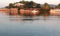 İzmir'de turkuaz suların sakladığı koy görenleri şaşırtıyor
