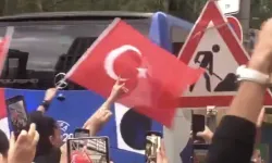 Milli Takım bozkurt işareti ve mehter marşıyla karşılandı!