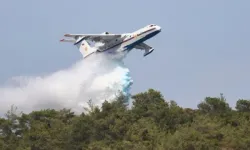 Azerbaycan’ın BE-200ÇS uçağı Manisa’daki yangınlara müdahale ediyor