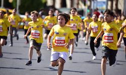 Minik atletler için coşkulu çocuk maratonu