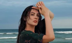 Burcu Özberk Mykonos tatiline devam ediyor: Parıltılı bikini ve şort kombini mest etti!