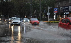 İzmir ve Ege Bölgesi için 3 günlük hava durumu! Yağmur devam edecek, yetkililer olası afetlere karşı uyardı!