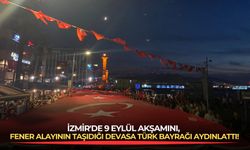 İzmir'de 9 Eylül akşamını, fener alayının taşıdığı devasa Türk Bayrağı aydınlattı!