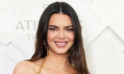 Kendall Jenner imaj değiştirmeye devam ediyor! Siyah saçlarından vaz geçti