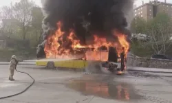 Beyoğlu’nda İETT Özel Halk otobüsü alevlere teslim oldu