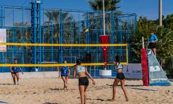 İzBB'den liseli gençler için plaj voleybolu ve müzik şöleni!