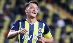 Mesut Özil'den "Messi mi Ronaldo mu?" sorusuna alkış tufanı koparan cevap