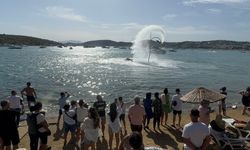 Bodrum'da tatilciler yüzerken flyboard performansıyla şaşkınlığa uğradı!