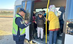 Kütahya Jandarma Trafik Timleri, okul servis araçlarını denetledi