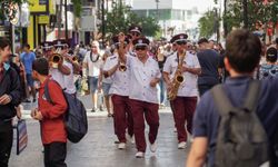 Karşıyaka’da coşku dolu sokak konserleri