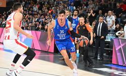 Anadolu Efes, son çeyrekte galibiyete uzandı!