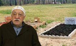 FETÖ elebaşının mezar taşına yazılan yalan ortaya çıktı!