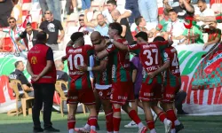 Karşıyaka, deplasmanda Kuşadasıspor'u devirdi!