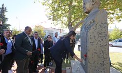 Güzelbahçe'de Prof. Dr. Ahmet Taner Kışlalı anıldı!