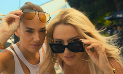 Hadise ve Seda Bakan 'Esas Oğlan' filminin galasında aynı kıyafeti giydi!