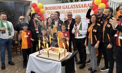 Galatasaraylı taraftarlar Bodrum’da yeni lokalin açılışını yaptı