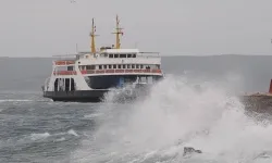 Çanakkale'de olumsuz hava şartları sebebiyle feribot seferleri iptal edildi!