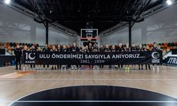 A Milli Kadın Basketbol Takımı, Slovakya maçına "Atatürk'ü Anıyoruz" pankartıyla çıktı