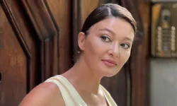 Nurgül Yeşilçay katıldığı davette derin göğüs dekoltesiyle dikkat çekti!