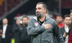 Arda Turan maçta kırmızı kart gördü: Tribüne çıkıp puro içti!