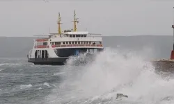 Bozcaada ve Gökçeada'da feribot seferleri fırtına nedeniyle iptal edildi