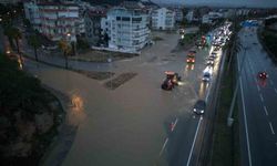 Manavgat'ta şiddetli yağmur ve su baskınları hayatı olumsuz etkiledi!