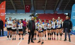 Manisa Voleybol Gençler Turnuvasında şampiyonlar kupalarını aldı!