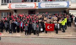 Aydınlı öğrencilerden örnek davranış: Mehmetçikler için atkı ördüler!