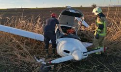 Eğitim uçağı Çal ilçesine düşüp ters döndü: Pilot yaralandı!