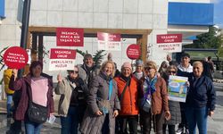 İzmirli emekli kadınlardan el ilanlı protesto