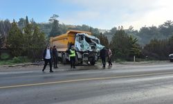 Bodrum’da feci kaza: 2 hafriyat kamyonu çarpıştı 1’i ağır 2 yaralı