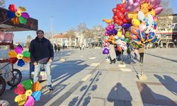 Bandırma’da güneşli hava sahilde yoğunluk yarattı