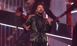 Tarkan şarkı söyledi, ünlü şarkıcının silikonları patladı!