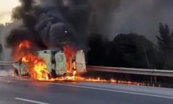 İzmir Buca'da sabah saatlerinde otomobil alev aldı!