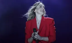 Hadise'den TSK'dan ihraç edilen teğmenlere destek: "Atatürk'e sahip çıkmak suç değildir"