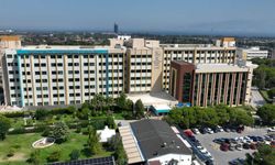 İzmir DEÜ’de tarihi operasyon: Kist zarar vermeden çıkarıldı