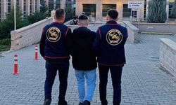 Kaçmak için sürekli kılık ve kimlik değiştirdi, en sonunda ekipler yakaladı