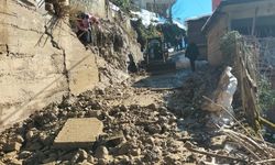 Rize'de korkutan heyelan: 4 ev tahliye edildi