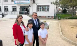 Sınıf başkanlığı vaadi Bakan Tekin'i sınıfa getirmekti, sözünü tuttu