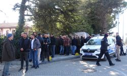 Şoförler kontak kapatıp belediyeye yürüdü, belediye kapısına kilit vuruldu!