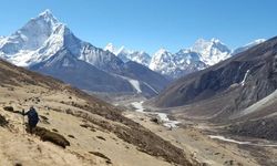 Dünyanın zirvesi Himalayalar'da kar alarmı! Seviye düşüyor, çanlar 2 milyar insan için çalıyor