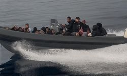 Türk karasularına itilen 24 göçmen İzmir'de güvenliğe alındı