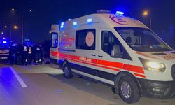 Kontrolden çıkan otomobil direğe çarptı:Sürücü can verdi!