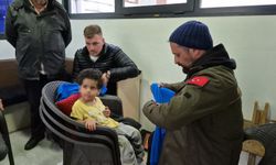 Yürekleri ısıtan bir hikaye! 3 yaşındaki küçük çocuğun yardımına taksiciler koştu