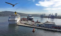 İzmir Limanı’nda turist akını: 2 dev gemi aynı gün geldi!