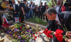 Özgür Özel’den, Deniz Gezmiş’in mezarında kararlılık vurgusu!