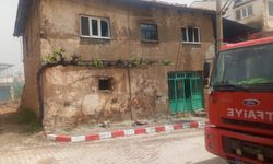 Yaşlı adam evi yanarken seyretti: Bir ömürlük kullanılamaz hale geldi